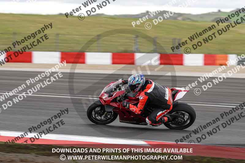 cadwell no limits trackday;cadwell park;cadwell park photographs;cadwell trackday photographs;enduro digital images;event digital images;eventdigitalimages;navarra;no limits trackdays;peter wileman photography;racing digital images;trackday digital images;trackday photos